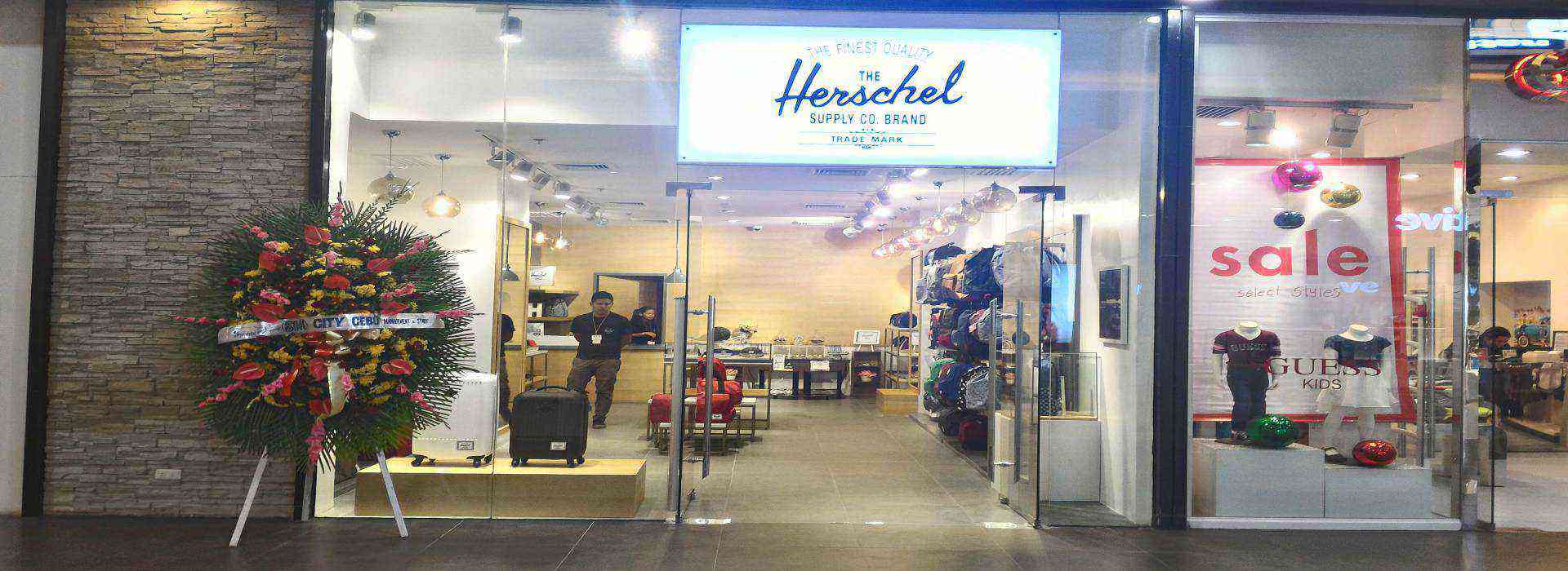HerschelCanada.jpg CustomerServiceDirectory